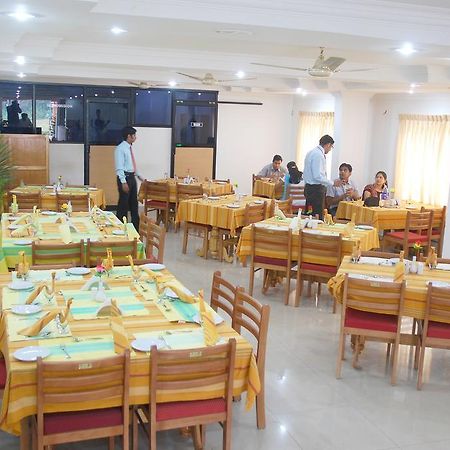 Hotel Periyar Meadows à Kumarakom Extérieur photo